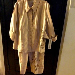 Holidays Coming. Size 24, Gold Suit with appliqué. Brand New